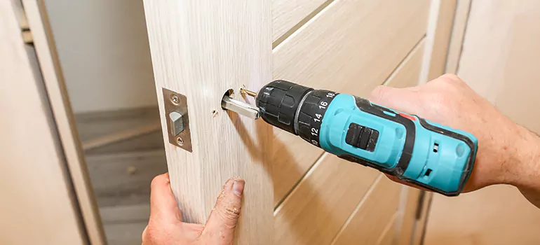 Old Door Knob Repair in The Acreage, FL